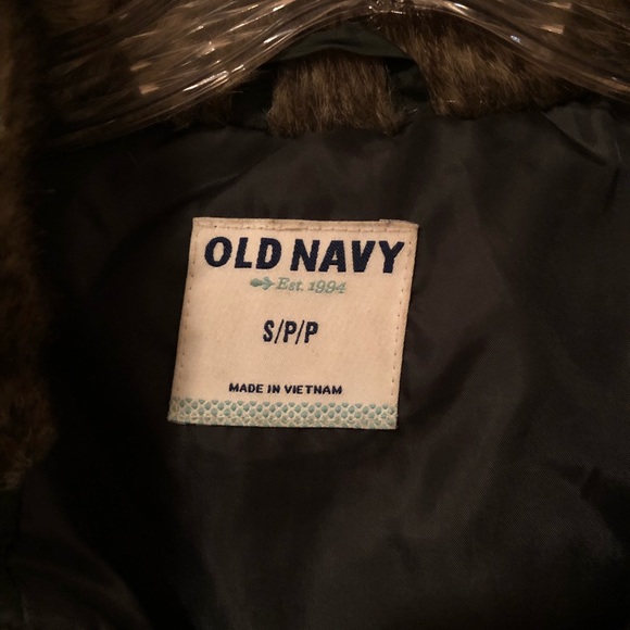 Forest green puffer jacket. Old Navy. - Picture 2 of 6